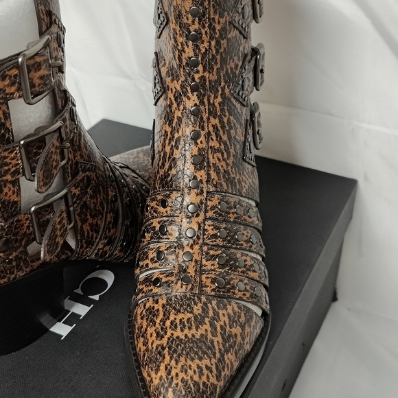 NWT Coach Phoebe studded Snakeskin print boots - Picture 5 of 14